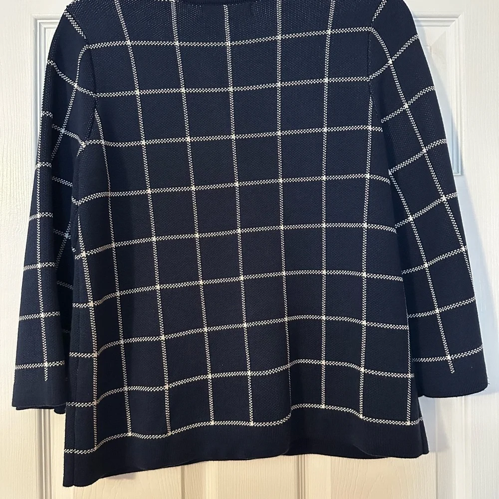 Banana Republic Navy and White Plaid Women's Sweater - Picture 3 of 3